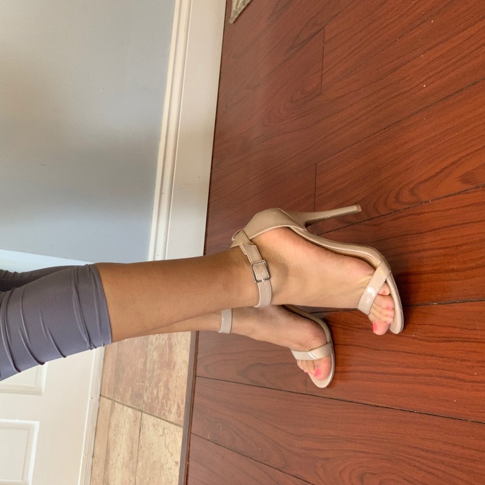 NUDE STRAPPY SINGLE SOLE HEELS